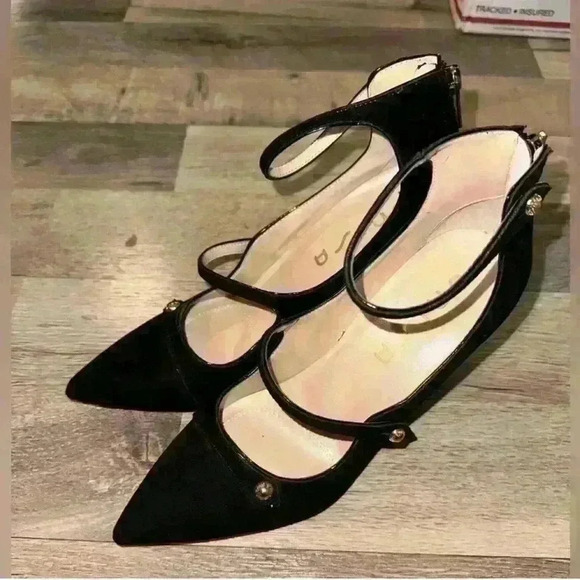 Unisa black suede gold button shoes size 9 NWOT - Picture 1 of 5